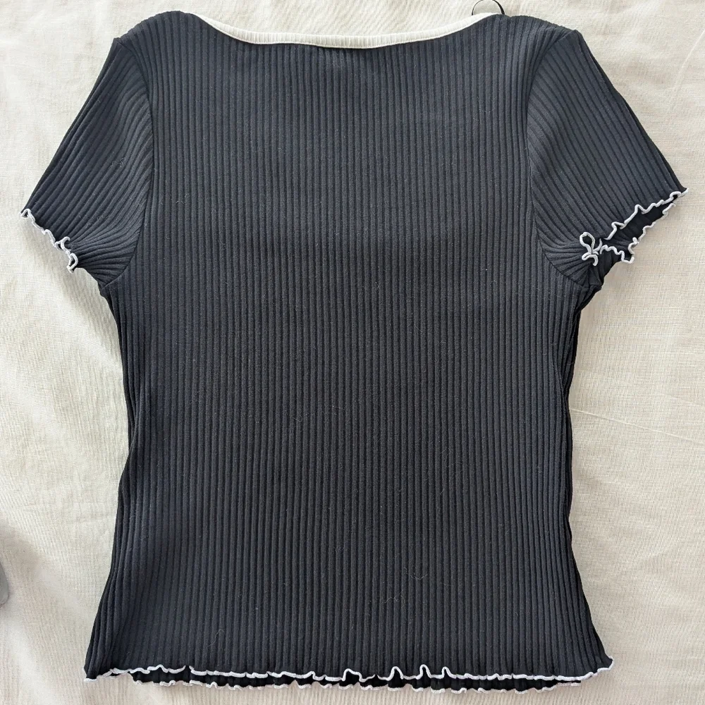 H&M Black Ribbed Top with White Trim , large fit medium - Picture 6 of 7